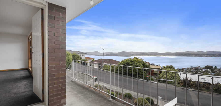 1/40 Broadwaters Pde, SANDY BAY TAS 7005