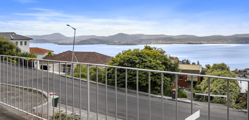 1/40 Broadwaters Pde, SANDY BAY TAS 7005