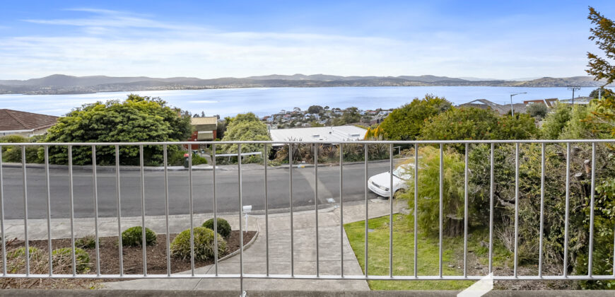 1/40 Broadwaters Pde, SANDY BAY TAS 7005