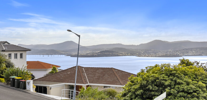 1/40 Broadwaters Pde, SANDY BAY TAS 7005