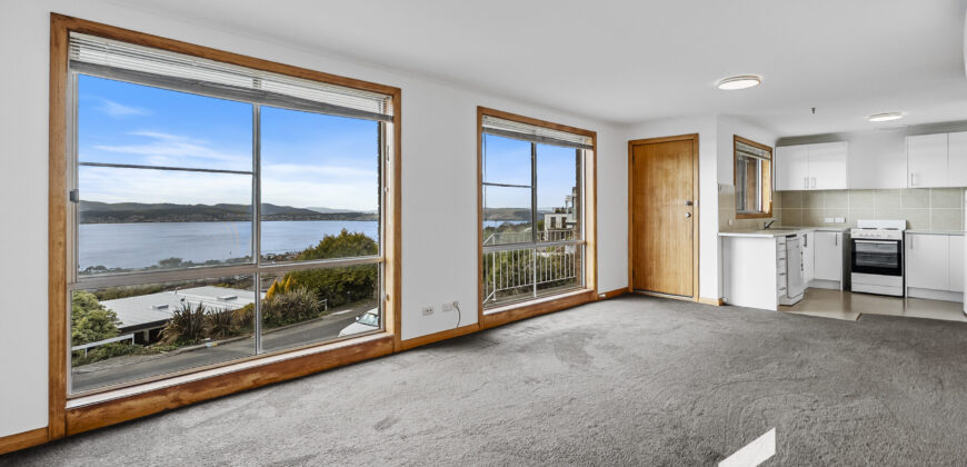 1/40 Broadwaters Pde, SANDY BAY TAS 7005