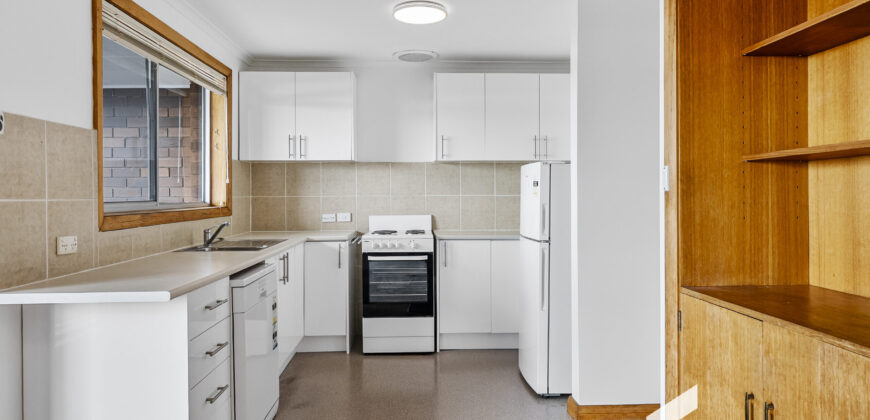 1/40 Broadwaters Pde, SANDY BAY TAS 7005