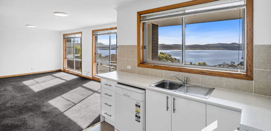 1/40 Broadwaters Pde, SANDY BAY TAS 7005