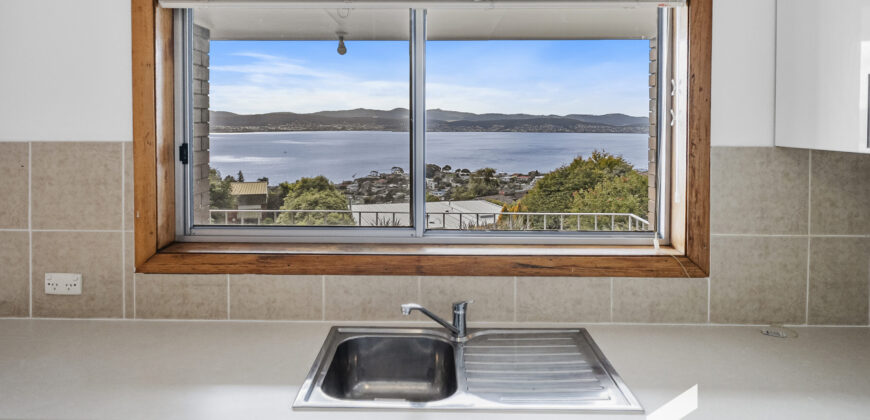 1/40 Broadwaters Pde, SANDY BAY TAS 7005