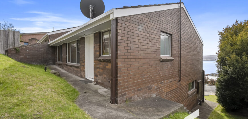 1/40 Broadwaters Pde, SANDY BAY TAS 7005