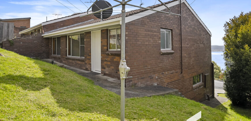 1/40 Broadwaters Pde, SANDY BAY TAS 7005