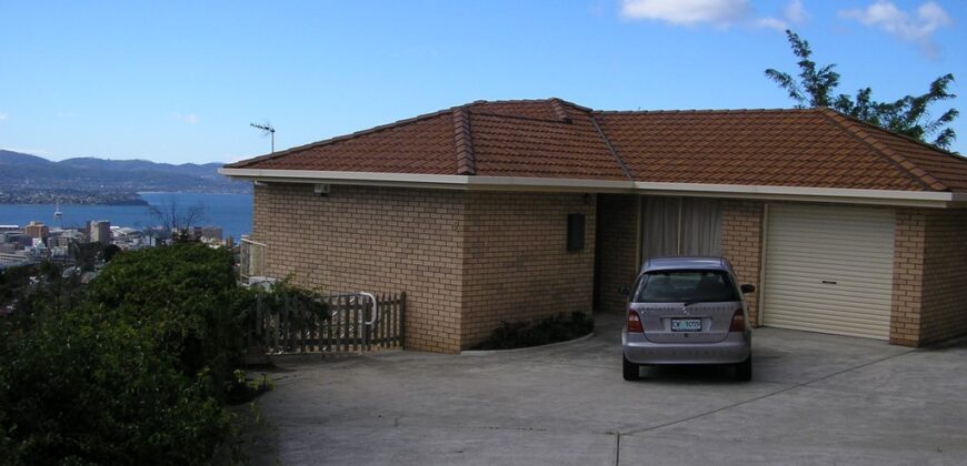 2/4 Hickson Place West Hobart, TAS 7000