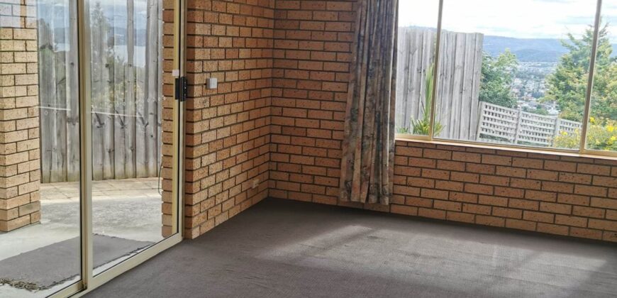 2/4 Hickson Place West Hobart, TAS 7000