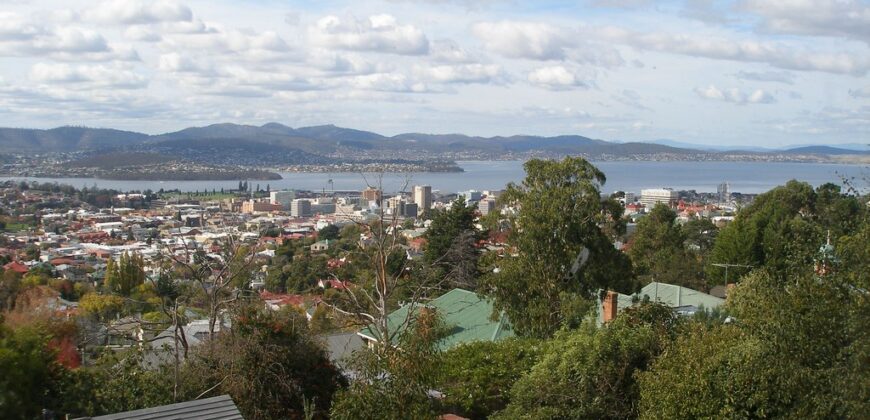 2/4 Hickson Place West Hobart, TAS 7000