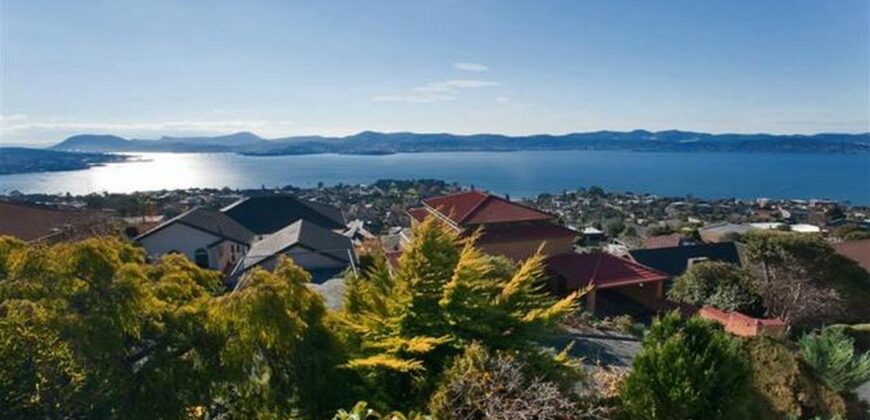 1/4 Amanda Crescent, SANDY BAY TAS 7005