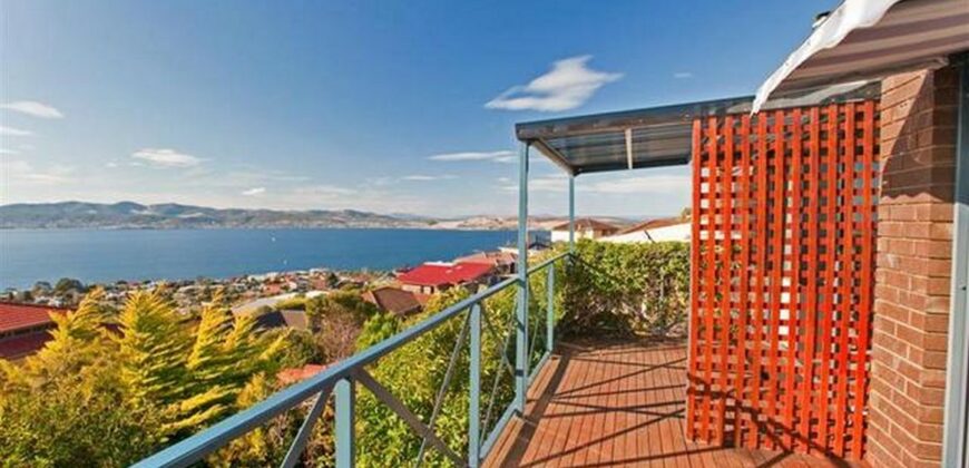 1/4 Amanda Crescent, SANDY BAY TAS 7005