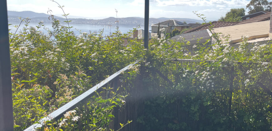 1/4 Amanda Crescent, SANDY BAY TAS 7005