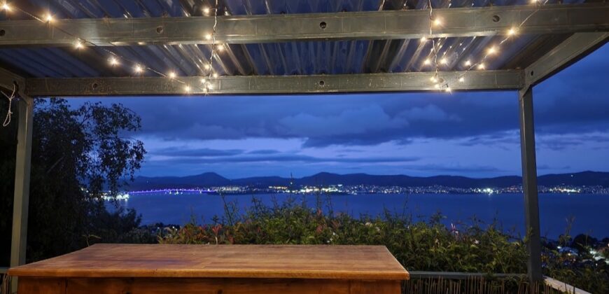 1/4 Amanda Crescent, SANDY BAY TAS 7005