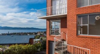 2/301 Churchill Avenue, SANDY BAY TAS 7005