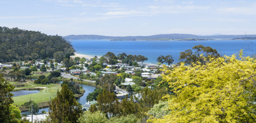 35 Auburn Road, Kingston Beach TAS 7050