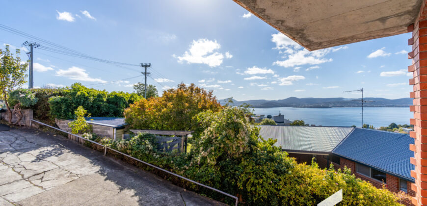2/301 Churchill Avenue, SANDY BAY TAS 7005