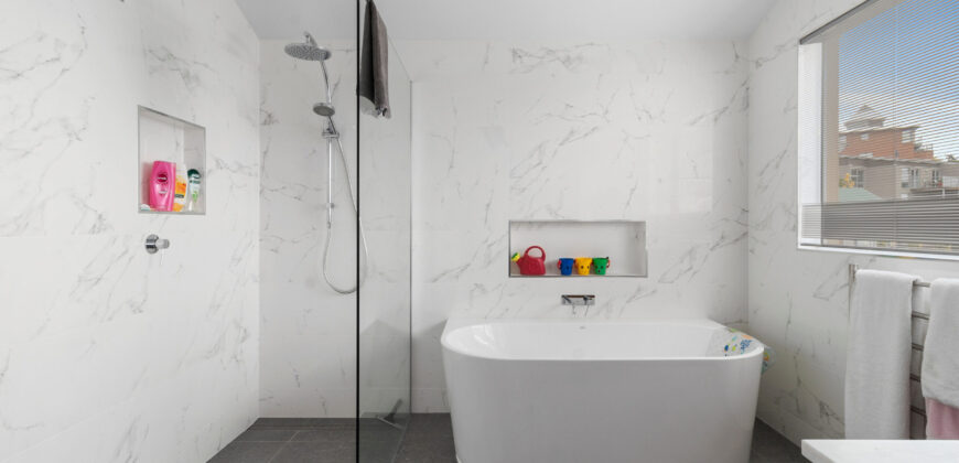 1/31 Nicholas Drive, SANDY BAY TAS 7005