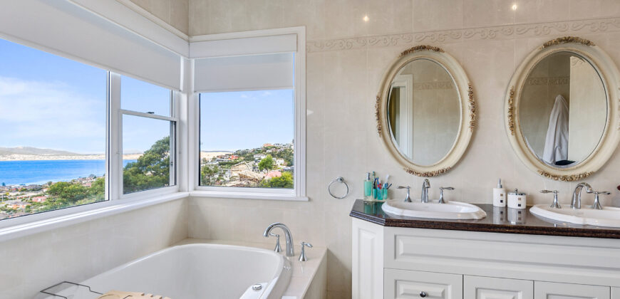 6 Glover Drive, SANDY BAY TAS 7005