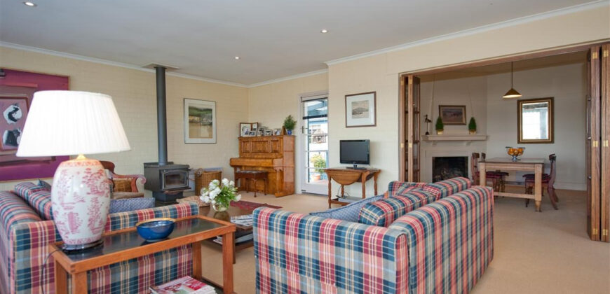 10A Mawhera Avenue, Sandy Bay Tas 7005